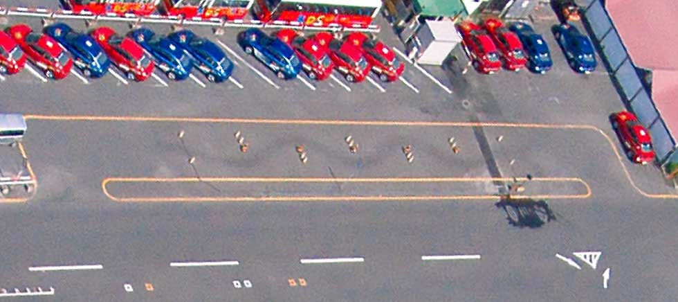 KDSの教習コース：二輪スラローム